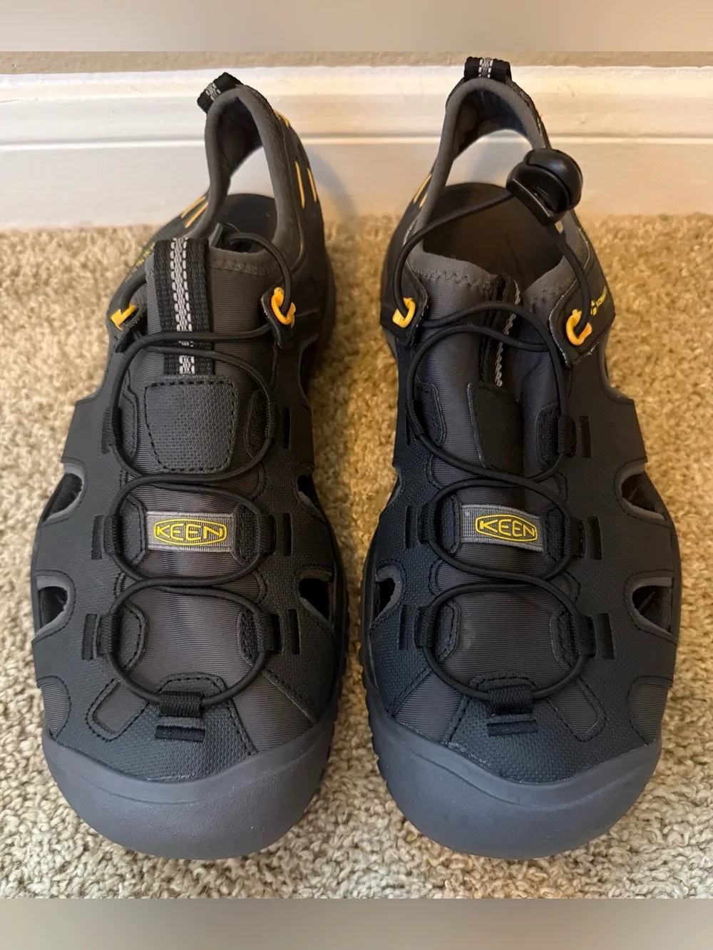 KEEN Men's Black SOLR Sandals with Gold Accents - Size 9.5